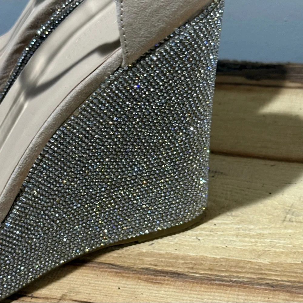 Fashion Nova Nude & Sparkly Platform‎ Wedge sandals Size 9 A40